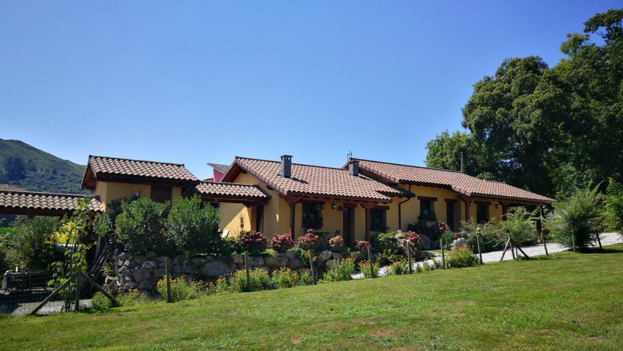 Casas Rurales Entrecastanos Onís Buitenkant foto