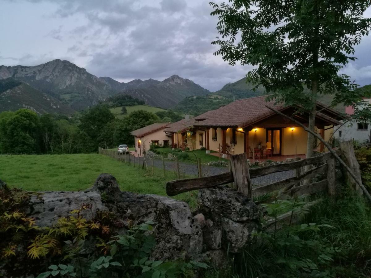 Casas Rurales Entrecastanos Onís Buitenkant foto
